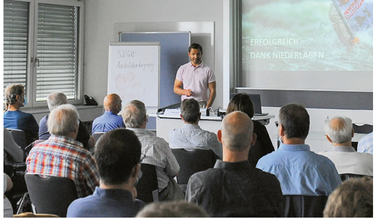 Mike Kurt, Schweizer Slalomkanute, eröffnete die Ausbildertagung mit einem Keynote Referat.