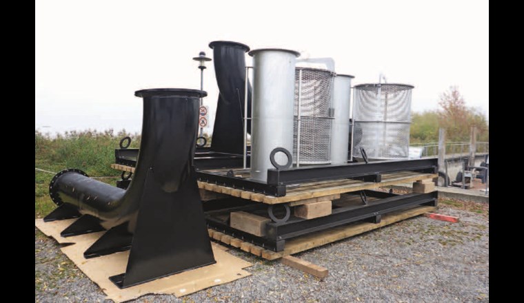 Vormontierte Seiherplattformen und Seiherkörbe kurz vor der Endmontage.