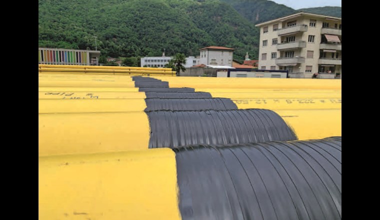 Isolation der Verbindungsstellen mit Kompositband.