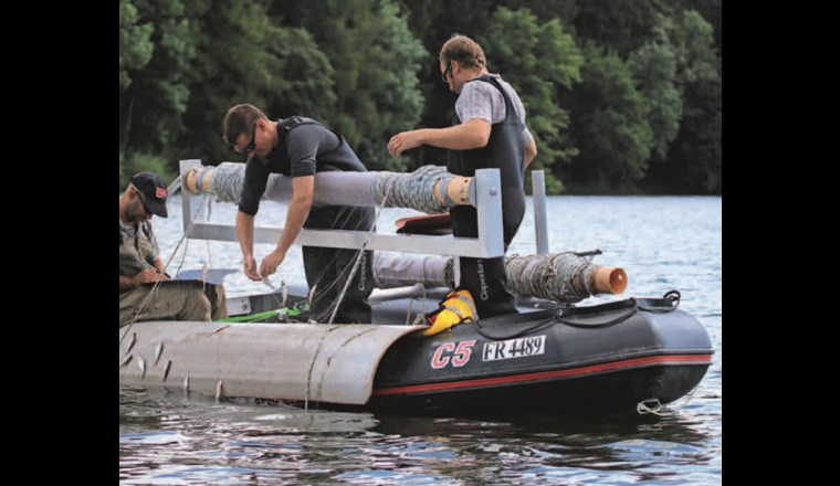 Fig. 4b Entmaschung aus den pelagischen Vertikalnetzen.