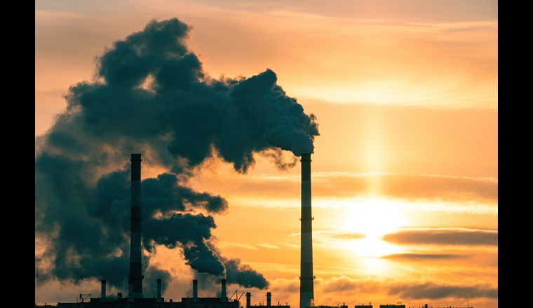 Laut SES werden drei Viertel der Energie über weite Distanzen importiert, dazu gehörten alle Erdölprodukte, Erdgas sowie die Kernbrennstoffe. Für den Import würden jährlich im Durchschnitt 10 Milliarden Franken ins Ausland überwiesen. Die Energiewende berge jedoch die Chance, den Energie-Unabhängigkeitstag zukünftig immer weiter nach hinten zu verschieben und die Energieunabhängigkeit der Schweiz zu stärken, so die SES weiter. (©leonid/adobestock)