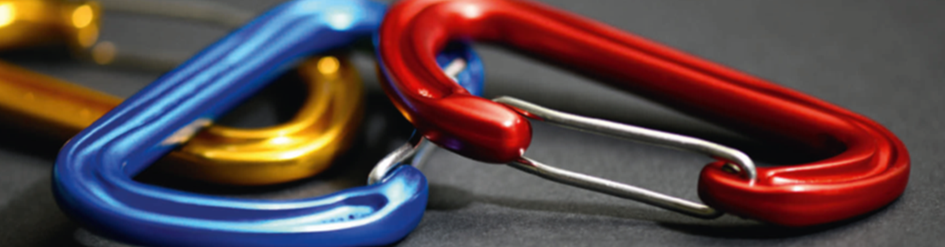 Der Karabiner als Sinnbild für eine integrierte Sicherheit (© VSE/SVGW)