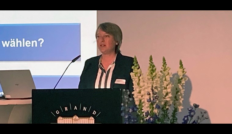 Miriam Asanger stellt sich der Verammlung vor. Sie ist Bereichsleiterin Siedlungsentwässerung / Naturgefahren und stellvertretende Leiterin
Tiefbauamt der Stadt Luzern und neu Vorstandsmitglied des VSA.