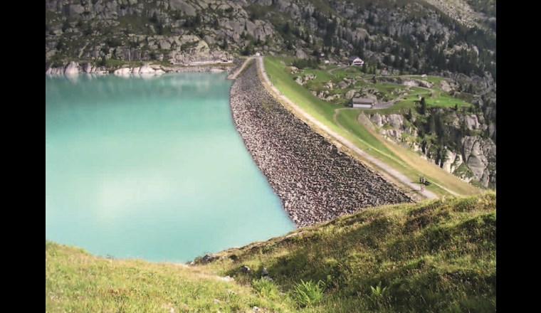 Mit einer Erhöhung der Staumauer könnte der Stausee Göscheneralp (UR) noch mehr Wasser und Energie speichern. Bisher wurde das Projekt aus Gründen der Wirtschaftlichkeit nicht realisiert.
 (© Wikimedia, commons)