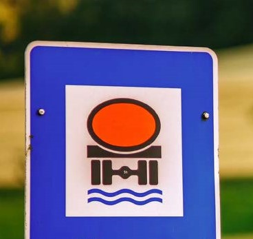 Wasserressourcen sind vor nachteiligen Auswirkungen sowie potenziellen Gefahren und Verunreinigungen zu schützen.