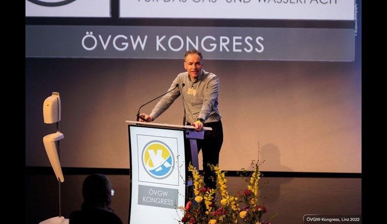 Rolf Meier, Vizedirektor, Bereichsleiter Wasser SVGW.  Am ÖVGW-Kongress in Linz vom 27.–28.4.2022 standen für den Bereich Wasser des ÖVGW die Umsetzung der EU-Trinkwasserrichtlinie sowie das Krisen- und Katastrophenmanagement im Fokus. (©ÖVGW)