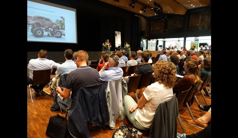 Kanalisationsforum 2022 in Rapperswil, gut 170 Teilnehmende, 25 Unternehmen stellten ihr Produkte aus. Rund 20 Referentinnen und Referenten gaben Einblicke in Ihr Schaffen und präsentierten die neusten Erkenntnisse aus der Praxis.  Foto P. Sicher/VSA