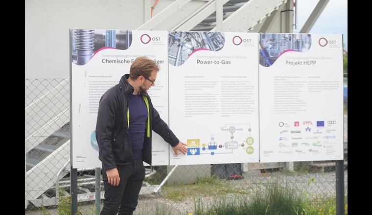 Am Ende des ersten Tages führte Luca Schmidlin, Leiter Fachbereich Power-to-Gas, IET, durch die Forschungsplattform Power-to-X in der Nähe vom Campus.