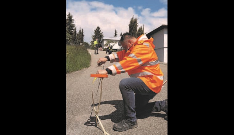 Brunnenmeister während praktischer Übung.