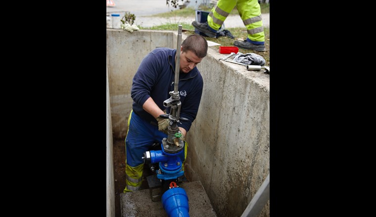 Während einer praktischen Prüfung für Rohrnetzmonteure.