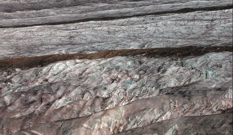 Trinkwasser für 50 Jahre: Rund 52 Mia. Tonnen Wasser sind im Eis der Schweizer Gletscher gespeichert. Diese Menge würde genügen,
um den gegenwärtigen Trinkwasserverbrauch des Landes für etwa 50 Jahre abzudecken.