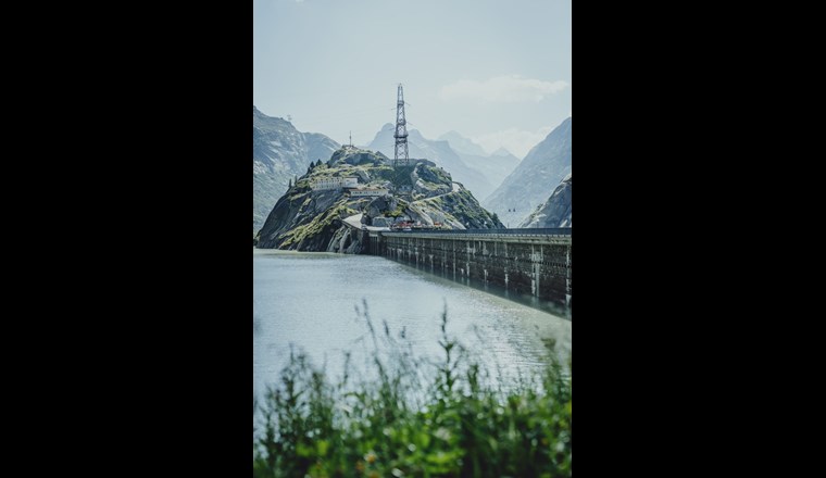 Die Abwägung von Schutz- und Nutzinteressen ist im Alpenraum – wie hier im Grimselgebiet – seit jeher eine schwierige Aufgabe. (©AdobeStock)