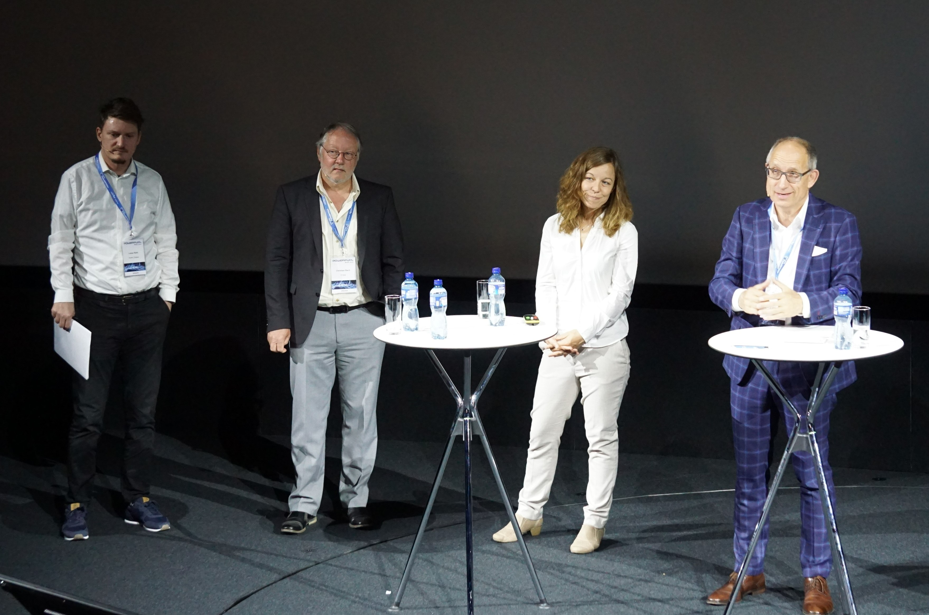 Darja Aepli von der Stiftung Klimaschutz und CO₂-Kompensation Klik stellte das Programm «Wasserstoff-Mobilität» für Lkw und Busse vor. Von links: Lukas Rühli, Christian Bach, Darja Aepli und Moderator Reto Brennwald.