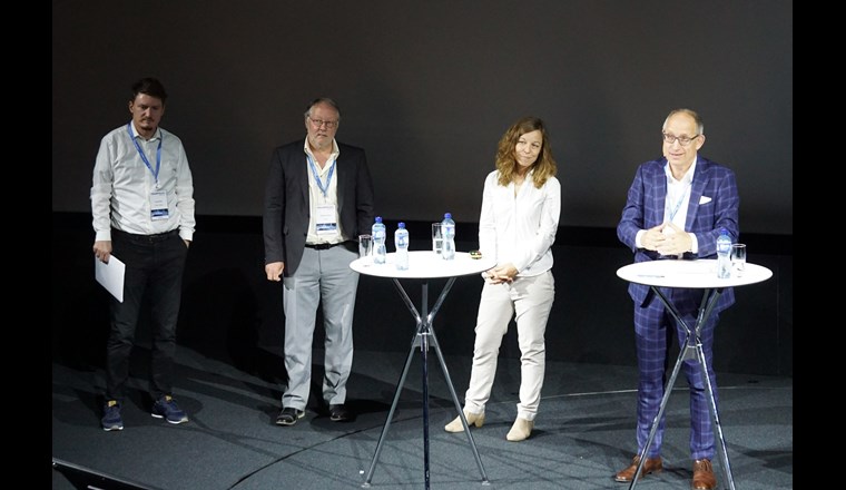 Darja Aepli von der Stiftung Klimaschutz und CO₂-Kompensation Klik stellte das Programm «Wasserstoff-Mobilität» für Lkw und Busse vor. Von links: Lukas Rühli, Christian Bach, Darja Aepli und Moderator Reto Brennwald.