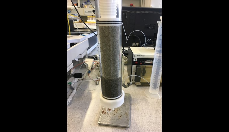 Abb. 1: Filtrationskolonne im Eawag-Labor  (Foto: Eawag)