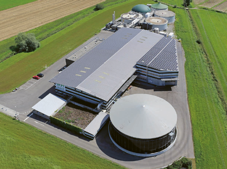 Die Vergärung von Gülle und Mist zu Biogas kann einen wichtigen Beitrag zur Energieversorgung der Schweiz leisten. Zudem reduzieren sich bei der
Gewinnung von Biogas die Klimaauswirkungen erheblich. (Bild: SwissFarmerPower, Inwil LU)