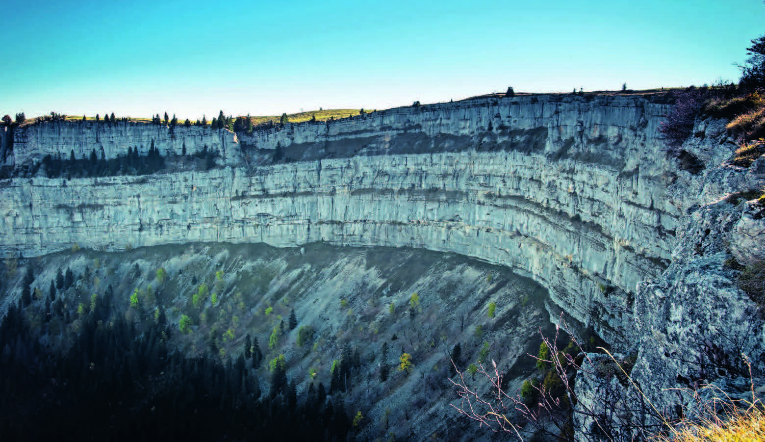 Abschätzung des Potenzials von Karst-Grundwasserressourcen am Jura-Südfuss.  (©AdobeStock)