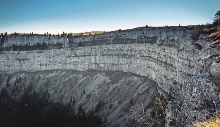 Abschätzung des Potenzials von Karst-Grundwasserressourcen am Jura-Südfuss.  (©AdobeStock)