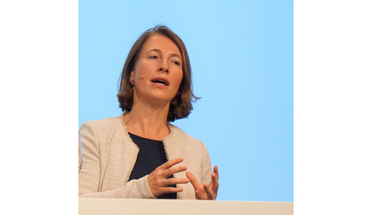 Dynamisch und zügig wie ein Wiener Walzer schilderte Gudrun Senk von der Wien Energie GmbH den ambitionierten Weg zur Dekarbonisierung des Wiener Fernwärmesystems.