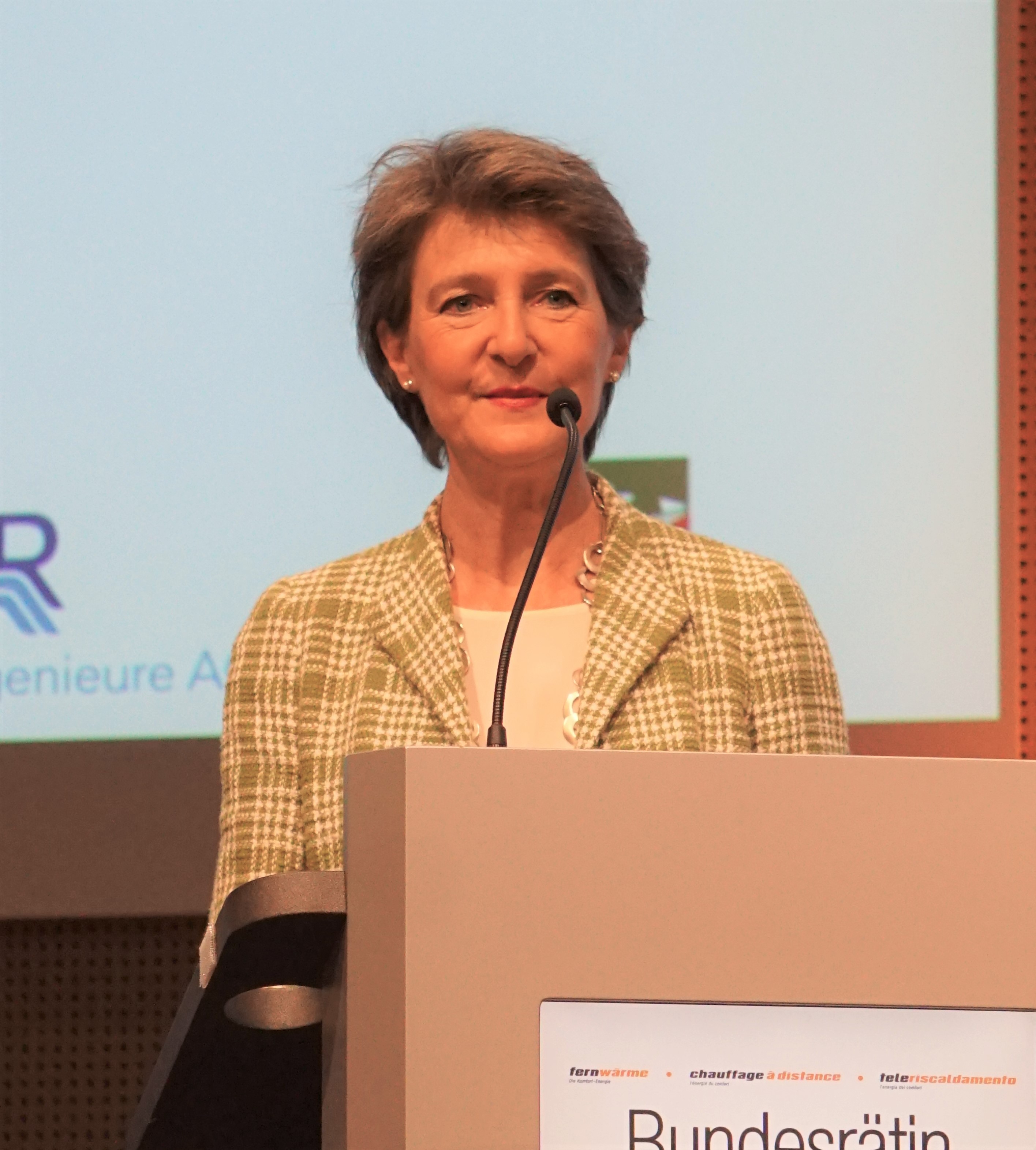 Bundesrätin Simonetta Sommaruga am Jubiläums-Fernwärme-Forum: «Das Bewusstsein ist da: Investitionen in erneuerbare Energie und damit auch in die Fernwärme zahlen sich aus.»