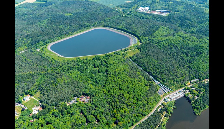 Energiekommission des Ständerats fordert Netzentgeltbefreiung für Energiespeicher. (Bild: ©Luftbilder/adobestock)