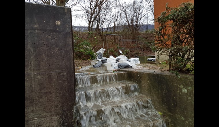 Unkontrollierter Oberflächenabfluss nach Starkregen.