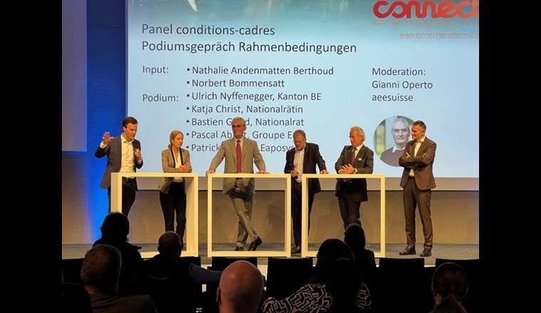 Podiumsgespräch mit namhaften VertreterInnen aus Politik und Wirtschaft (Bild: ©Geothermie-Schweiz / Roland J. Keller)