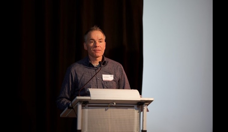 Rolf Meier, SVGW, referierte über den Standpunkt der Wasserversorger zur energetischen Nutzung des Grundwassers.
(Bild: ©Geothermie-Schweiz / Roland J. Keller)