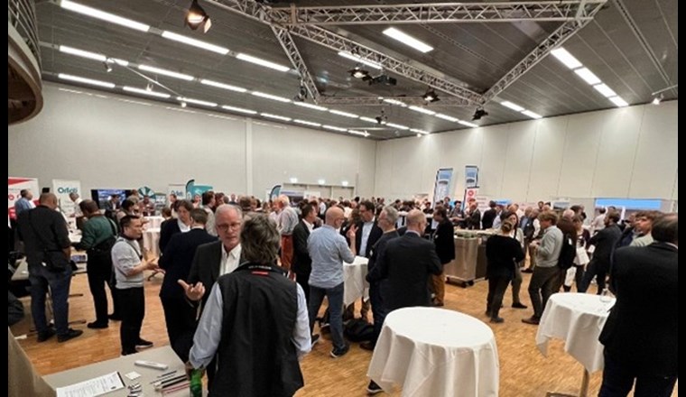 Networking im Foyer des Geothermie-Forums 
(Bild: ©Geothermie-Schweiz / Roland J. Keller)