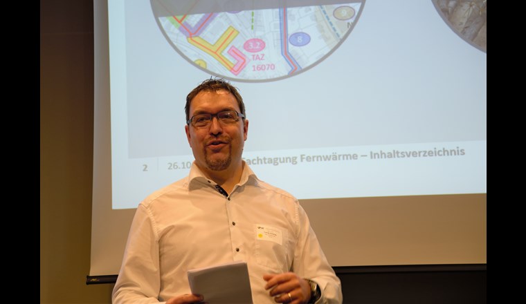 Zwei Referate zur Trassenwahl schlossen das Vortragsprogramm ab. Tobias Ressnig von der Pini Gruppe AG nannte folgende Erfolgsfaktoren: umfassende, koordinierte Gebietsentwicklung sowie technische Kenntnisse von Tiefbau und Energienetzen.