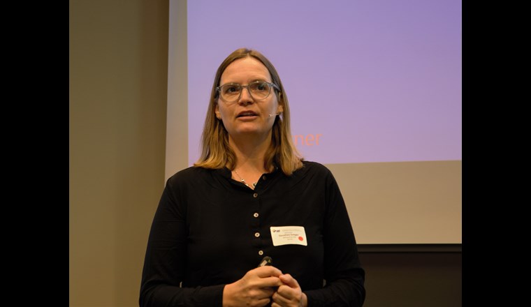 In ihrem Vortrag «Herausforderungen bei Netzanpassungen im urbanen Raum» fasste Dorothea Zuleger (WIFpartner AG) zusammen: «Wir brauchen einen starken Verbindungsprozess zwischen den einzelnen Playern.» Dafür müsse ein Koordinationsprozess aufgebaut werden.