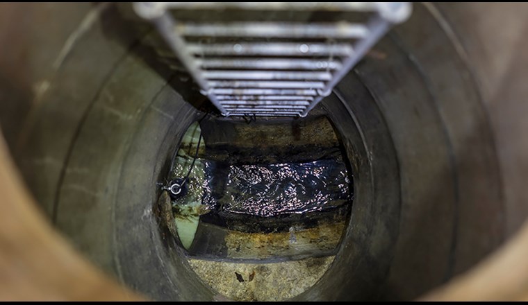 Antibiotikaresistente Bakterien gelangen durch Abwasserkanäle in die Kläranlagen. Wie sie von dort in die Umwelt vordringen, untersuchte ein Forschungsteam der Eawag. (Bild: ©Alessandro Della Bella)