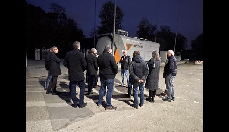 200 kW Brennstoffzelle vor dem Gebäude (Bild: ©SVGW)