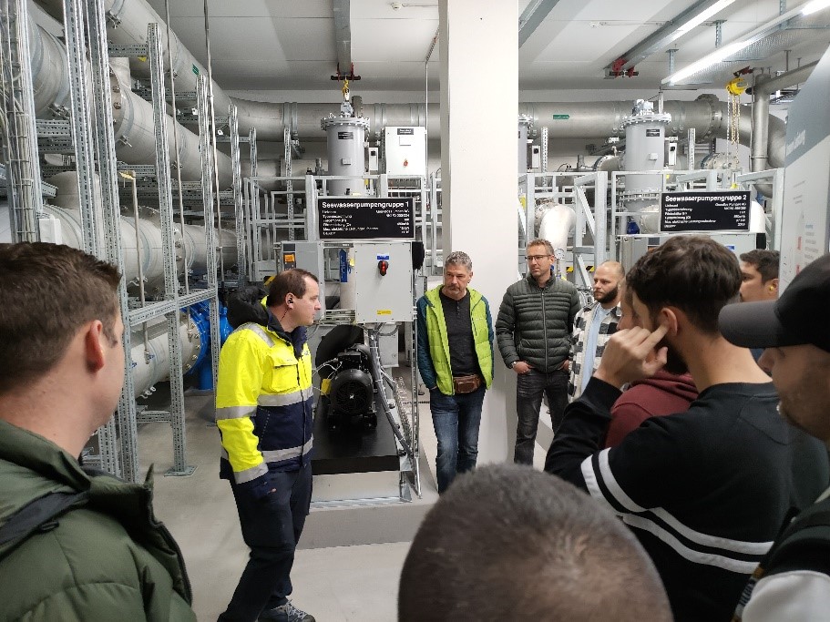 Funktionsweise eines Anergienetzes in der Praxis kennenlernen - Besichtigung der Seewasserzentrale Circulago WWZ, Zug.