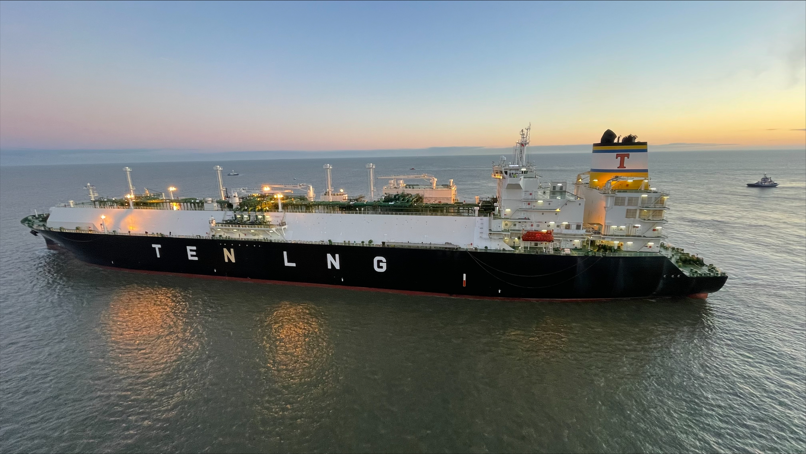 Liefert die erste volle Schiffsladung LNG an den vor Kurzem in Betrieb genommenen Importterminal in Wilhelmshaven: Tanker «Maria Energy». (© Uniper)