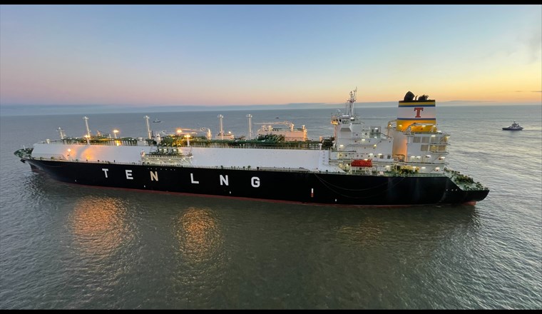 Liefert die erste volle Schiffsladung LNG an den vor Kurzem in Betrieb genommenen Importterminal in Wilhelmshaven: Tanker «Maria Energy». (© Uniper)
