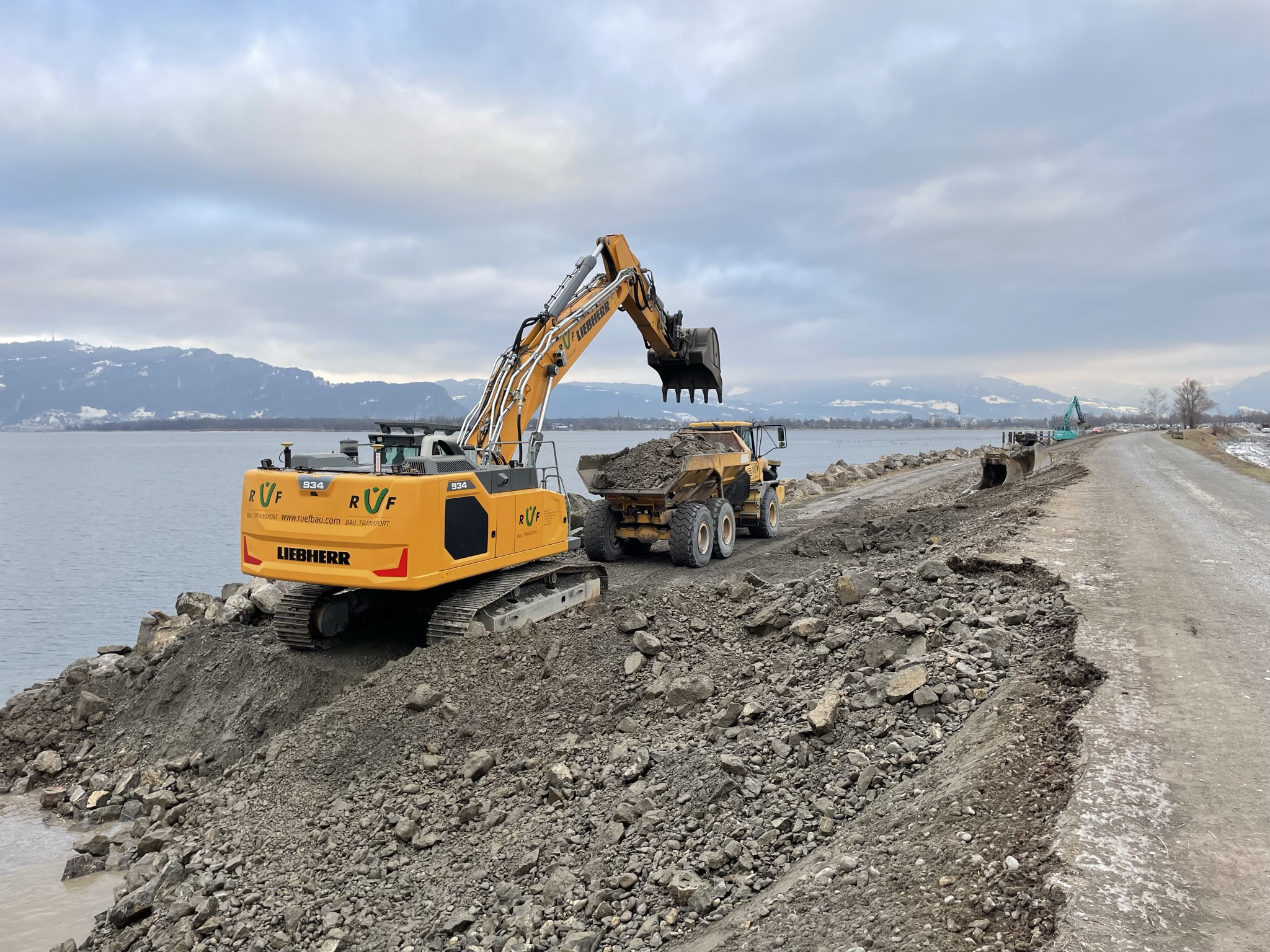 Die Bauarbeiten an der Überströmstrecke haben begonnen. (Bild: ©Internationale Rheinregulierung)