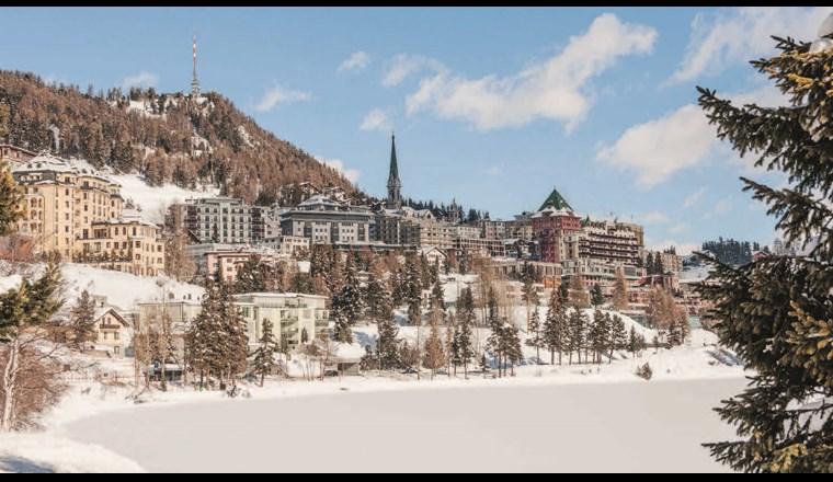 Seewassernutzung für Wärme und Kälte funktioniert auch auf 1750 m ü. M. – selbst im Winter bei zugefro­renem See. (© AdobeStock)