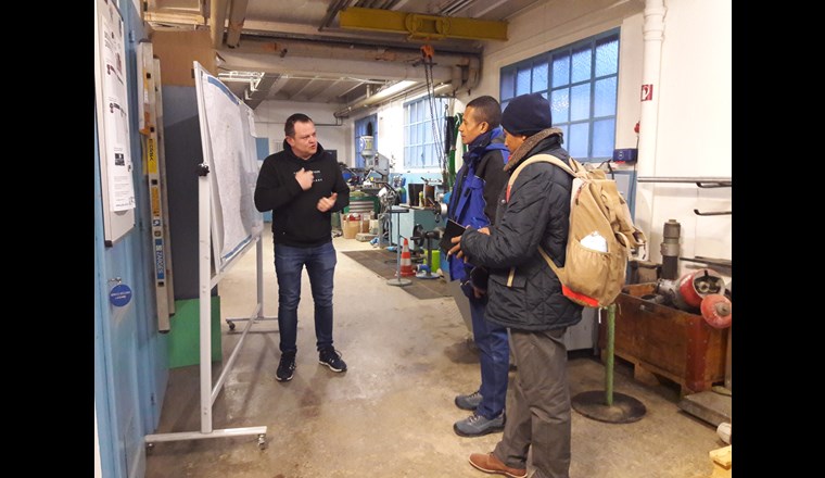 Impressionen von den Besuchen der beiden madagassischen Techniker bei den Wasserversorgungen in Lausanne, Freiburg und Zürich.