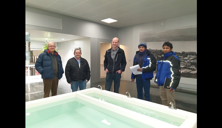 Impressionen von den Besuchen der beiden madagassischen Techniker bei den Wasserversorgungen in Lausanne, Freiburg und Zürich.