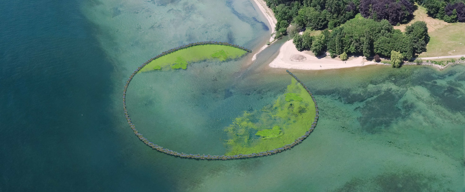 Illustrationsfoto: "Le jardin des délices métalliques"; Projekt, das mit einem Sonderpreis der Jury ausgezeichnet wurde. Dieses Projekt schlägt die Schaffung eines kreisförmigen schwimmenden Gartens an der Mündung des Chamberonne-Flusses vor. Die ausgewählten Pflanzen dieses schwimmenden Gartens sind für ihre phytoreinigenden Eigenschaften bekannt. Diese Pflanzen werden bei der Entfernung von Schwermetallen aus dem Wasser wirken und auch einen Lebensraum für Tiere schaffen. Autoren: Jonas Kissling, Denizay Apusoglu, Yuiko Shigeta (Zürich / CH)