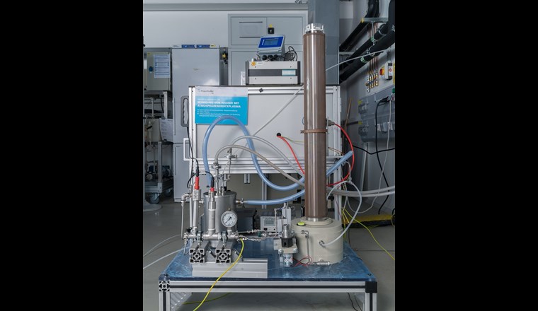 Versuchsanlage zur Eliminierung von PFAS. Nach ersten erfolgreichen Versuchen soll die Technologie auch für praktische Anwendungen im Industriemaßstab optimiert und skaliert werden. (Bild: ©Fraunhofer IGB)