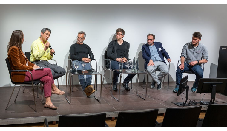 Podium mit Moderatorin Bettina Walch sowie den Fachleuten: Max Maurer, Roland Hohmann, Thies Brunken, Tobias Baur und Dominik Läng (von links nach rechts).
(©Foto ZHAW/Tevy)