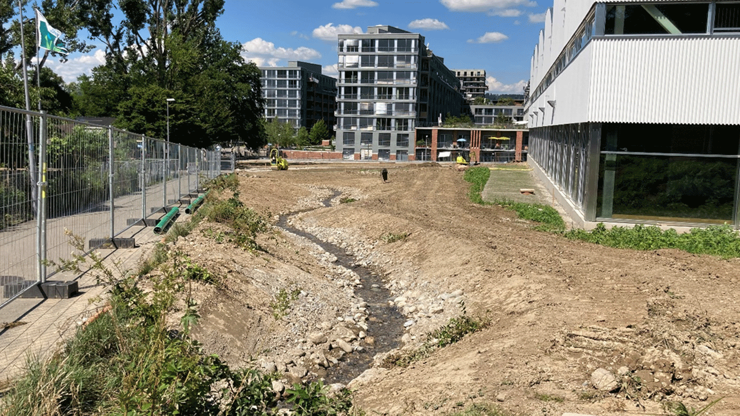 Albisrieder Dorfbach, Sommer 2022 und heute (2023). Foto: Stefan Hasler/VSA