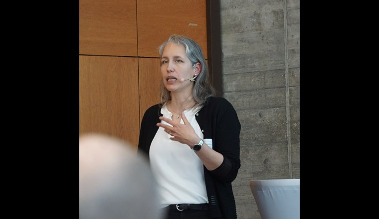 Bettina Bordenet stellte zusammen mit Matthias Hafner, beide SVGW, die neu erschienene SVGW-Empfehlung H1000 vor.