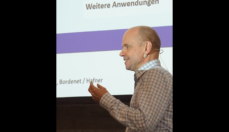 Matthias Hafner stellte zusammen mit Bettina Bordenet, beide SVGW, die neu erschienene SVGW-Empfehlung H1000 vor.