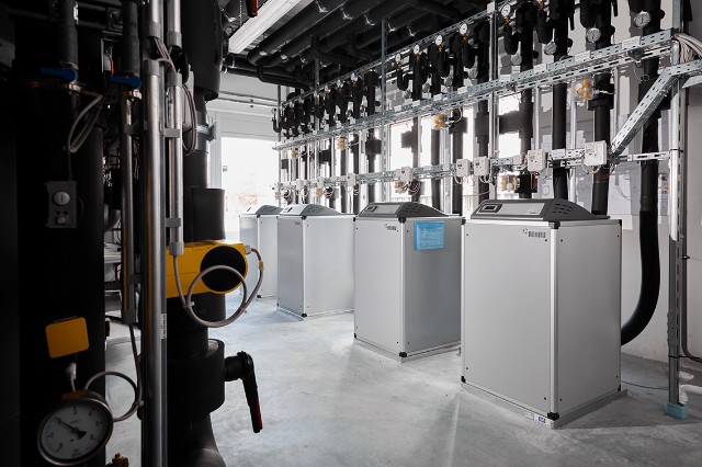 Wärmepumpen sind als Gebäudeheizungen schon fast Standard und können in höheren Leistungs- und Temperaturklassen auch Fernwärmenetze und Industrieprozesse nachhaltig machen. (Bild: ©Fraunhofer IEG)