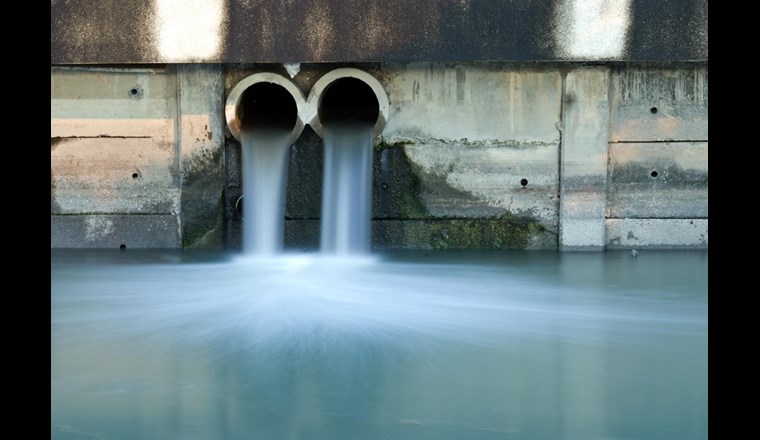 Abwasser ist ein Spiegel unserer Gesellschaft: Das Vorkommen anthropogener Spurenschadstoffe wie z. B. Pharmazeutika, Tenside oder Nanopartikel im Abwasser ist direkt auf ihren gesellschaftlichen Einsatz zurückzuführen.