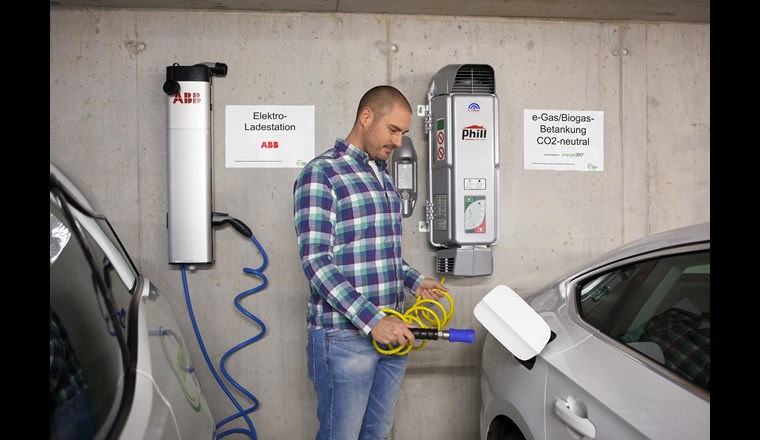 Dank der Kombination von Photovoltaik, Power-to-Gas und Hybridbox steht im «Mehrfamilienhaus mit Energiezukunft» zu jeder Jahreszeit ausreichend Energie für Wohnen und Leben, aber auch ausreichend Strom und e-Gas/Biogas für den Betrieb von Elektro- und Gasfahrzeugen (erneuerbare Mobilität) zur Verfügung. 