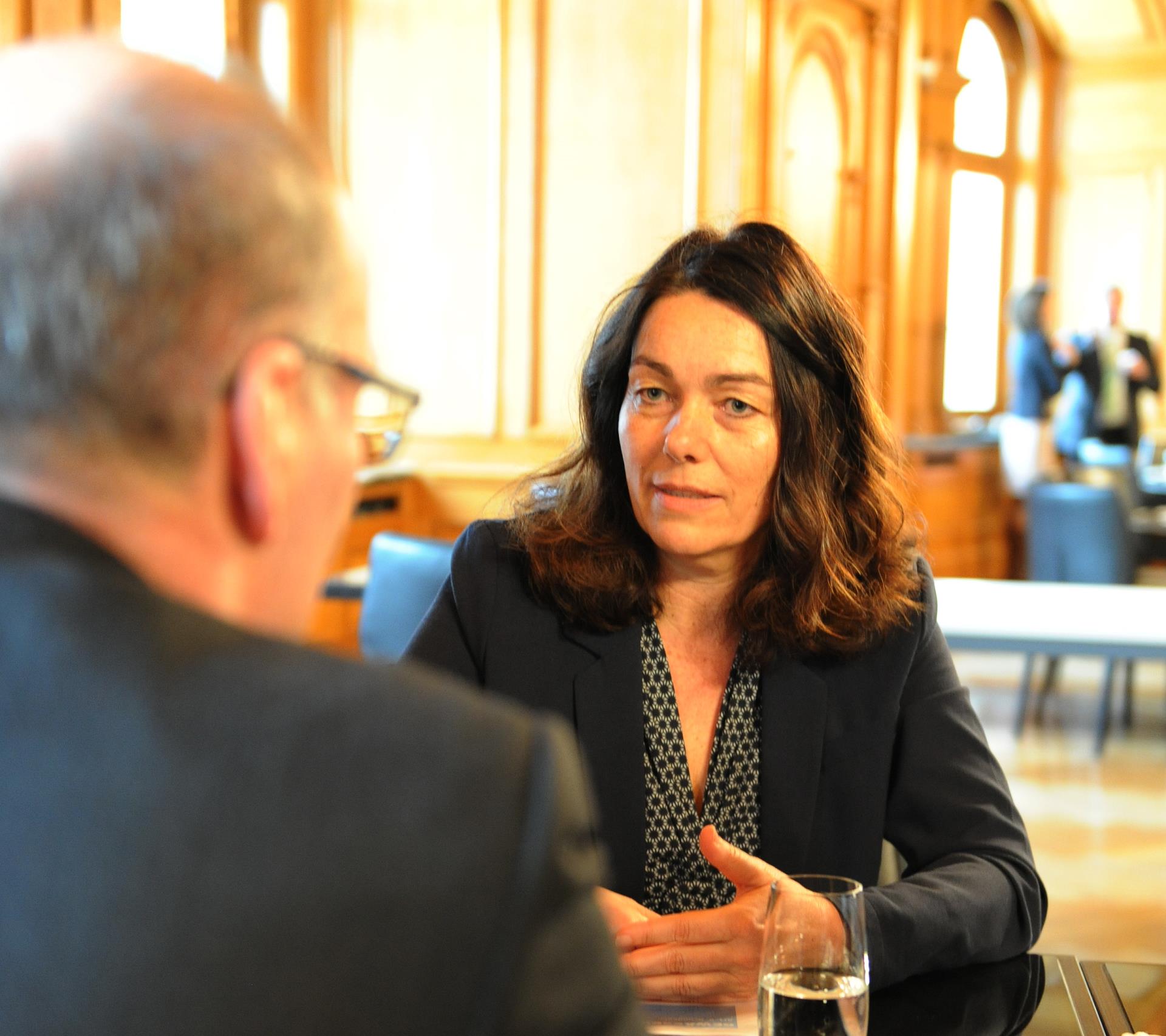 Franziska Herren von der Trinkwasserinitiative möchte die Subventionen in der Landwirtschaft nachhaltige investieren, Markus Ritter vom Bauernverband sieht sich einseitig an den Pranger gestellt. 